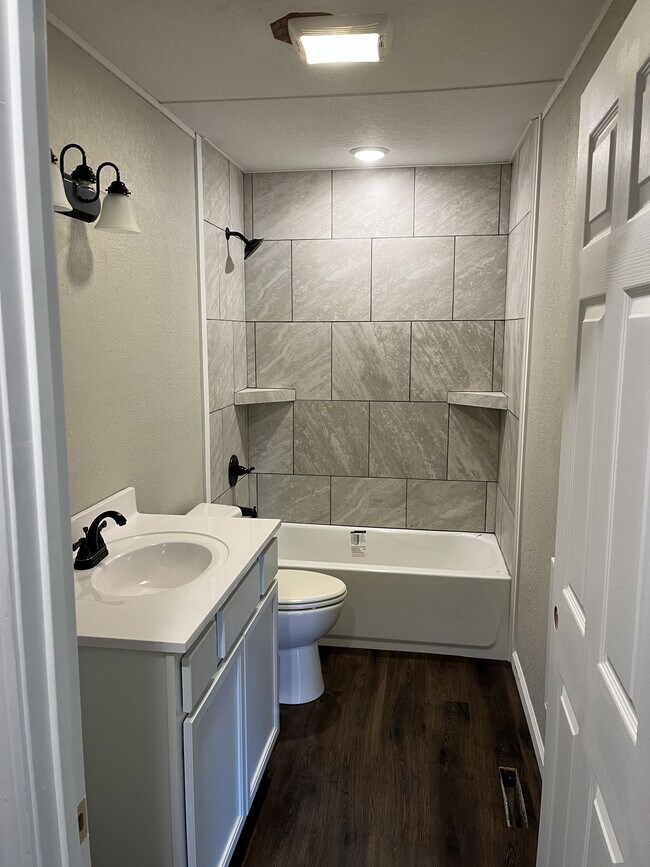 baño - 8412 Sevierville Pike