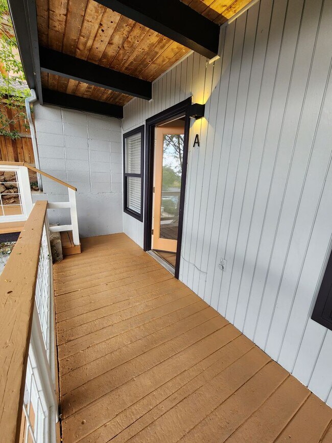 Foto del edificio - Beautifully Remodeled 2 bed 1 bath unit in West Boulder