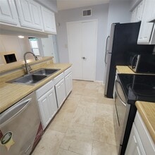 Building Photo - 8020 Braesmain Dr