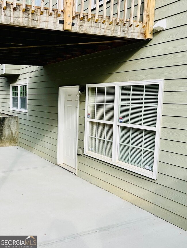 Building Photo - 4001 Oak Field Dr