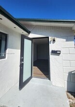 Building Photo - 731 Phippen Waiters Rd