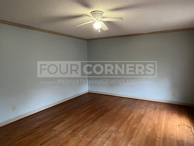 Foto del edificio - Charming 4-bedroom 2.5 bath home