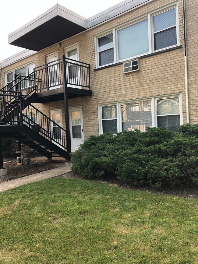 1111 W Hawthorne St Unit E, Arlington Heights, IL 60005 Apartments in