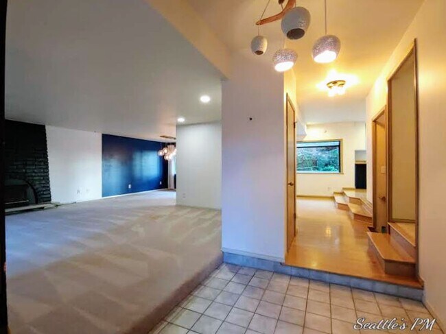 Foto del edificio - Amazing Edmonds Home in the Seaview  Neigh...