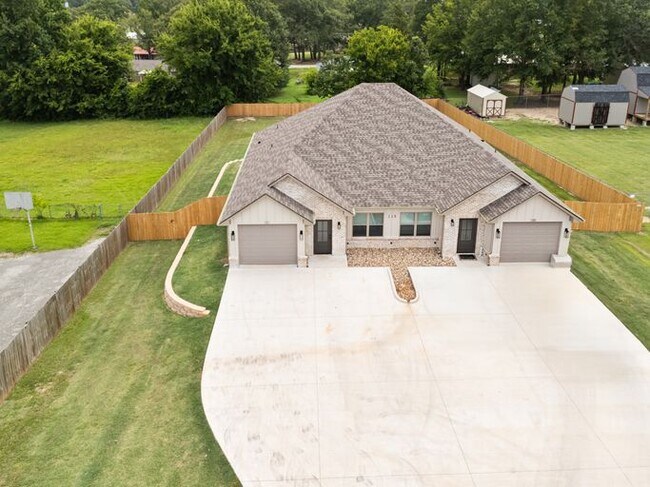 Building Photo - 225 S Pine St