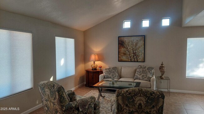 Building Photo - 459 E Marigold Ln