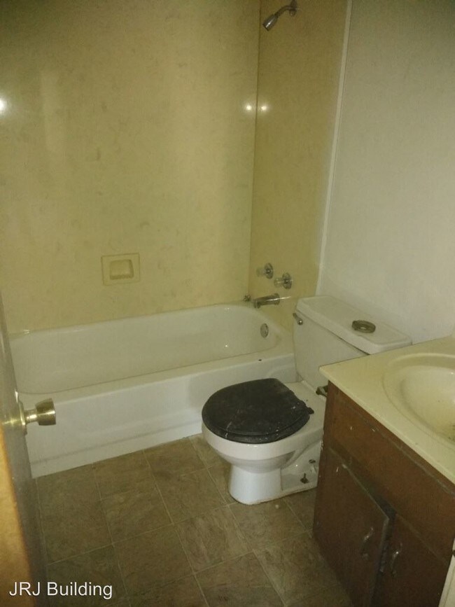 Building Photo - 2 br, 1 bath House - 623 W. 33rd Street