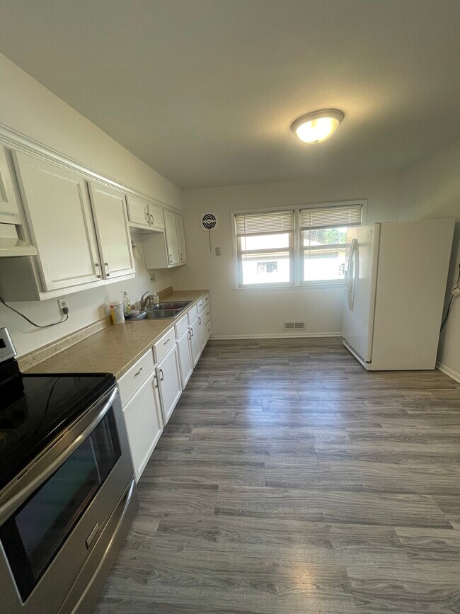 Foto del edificio - 6071 S Lake Dr