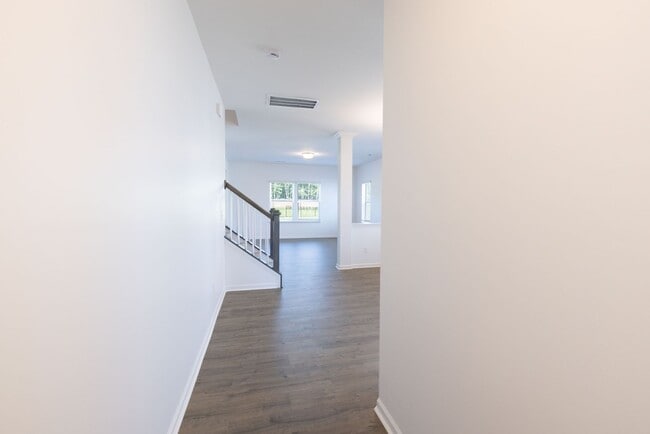 Building Photo - BEAUTIFUL 4 Bedroom Home - Stonebridge Fai...