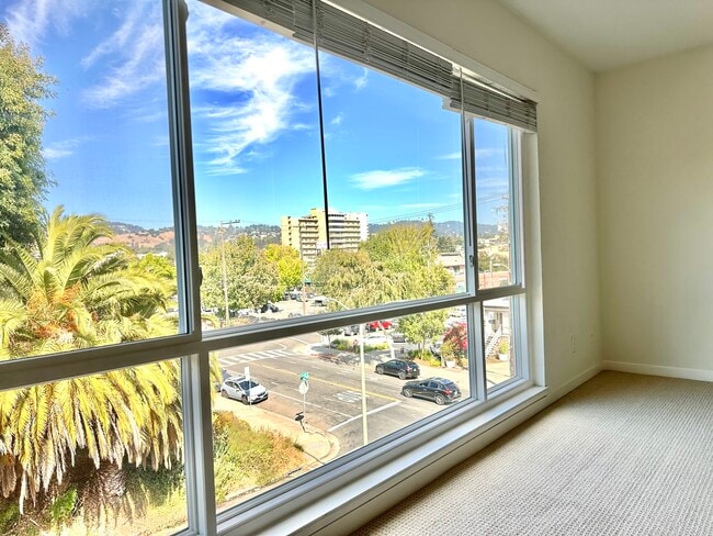 Building Photo - 3877 Howe St