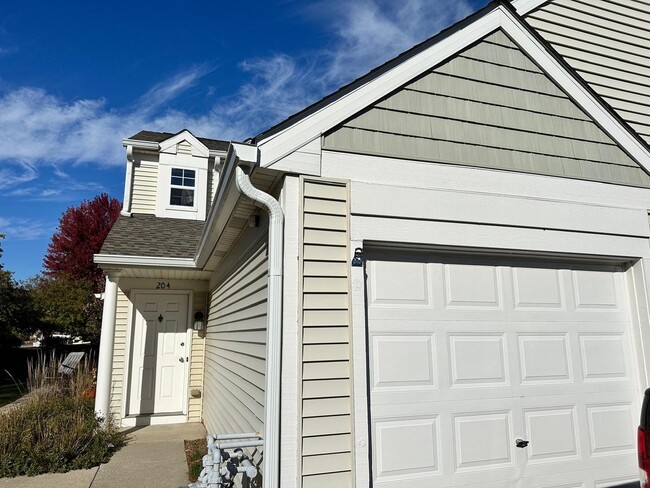 Building Photo - 2211 Waterleaf Ct