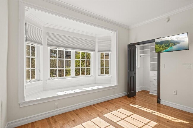 Building Photo - 2117 W Dekle Ave