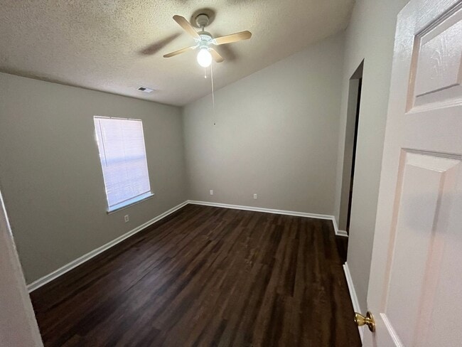 Foto del edificio - Inviting 3-bedroom, 2-bathroom Home on a C...