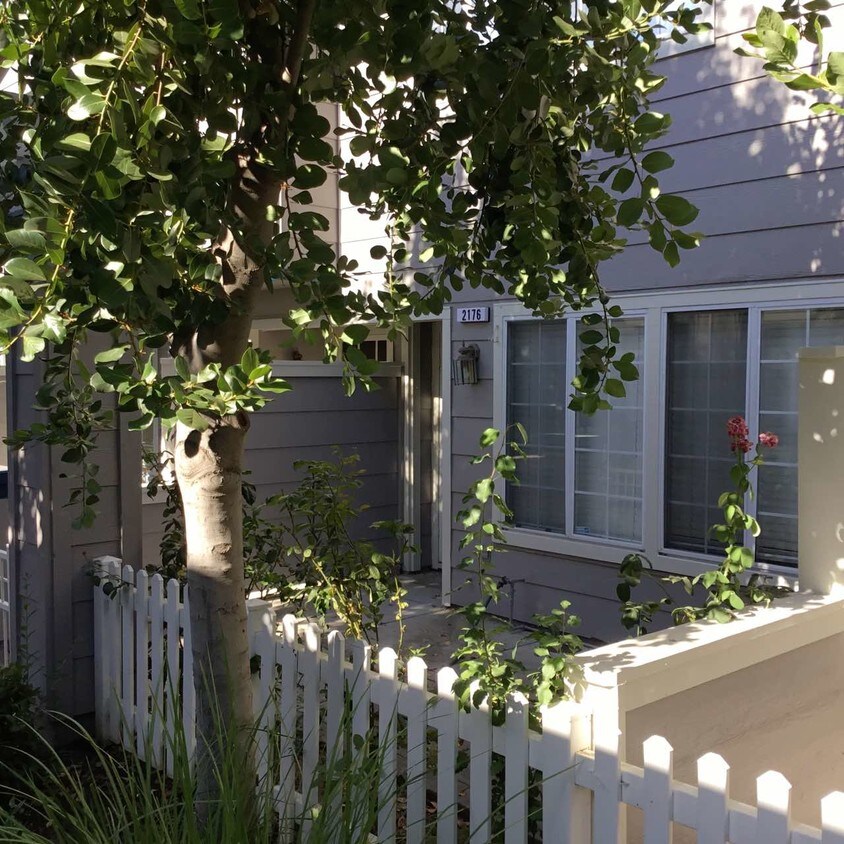 2176 Wynngate Ct, Tracy, CA 95376 Condo for Rent in Tracy, CA