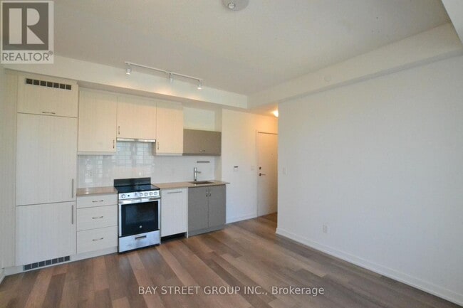 Building Photo - 181 Huron St