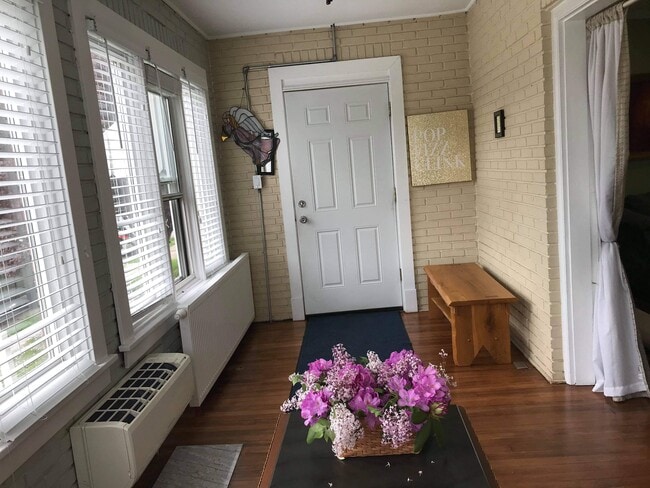 Building Photo - 519 Vine St