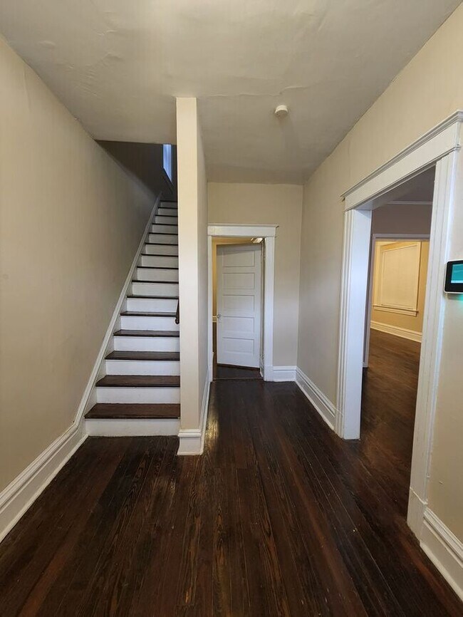 Building Photo - Spacious Four Bedroom, Two Bath House for ...
