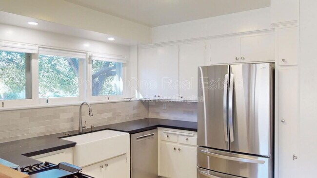 Foto del edificio - 4335 Ridgeway Dr