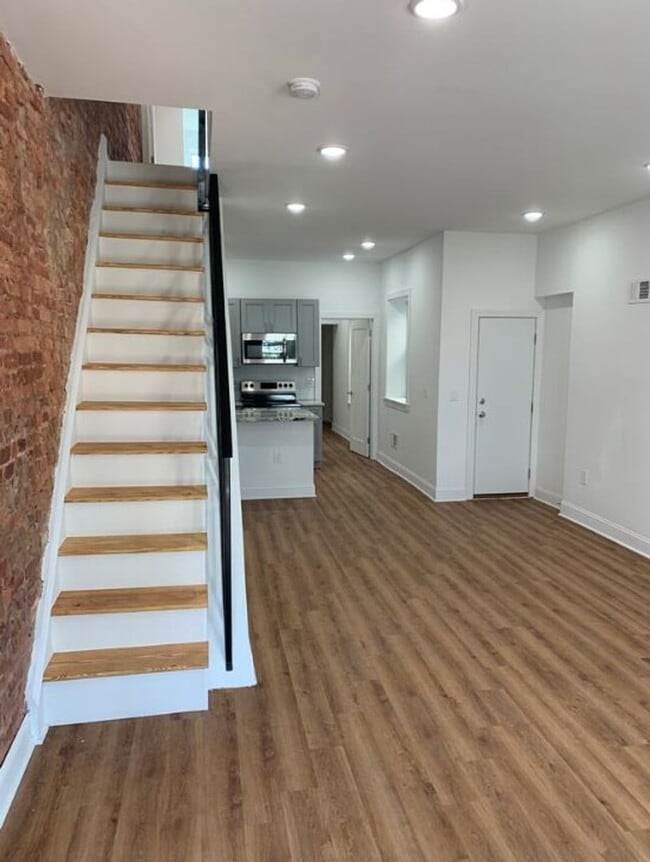Building Photo - Single Family Strawberry Mansion (Concrete...