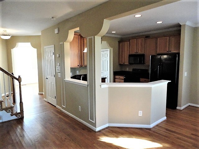 Building Photo - 905 Alba Rose Lane