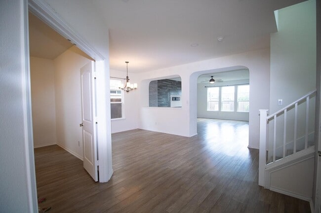 Building Photo - 2105 Ebony Dove St