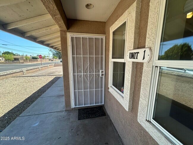 Foto del edificio - 1062 N 27th St