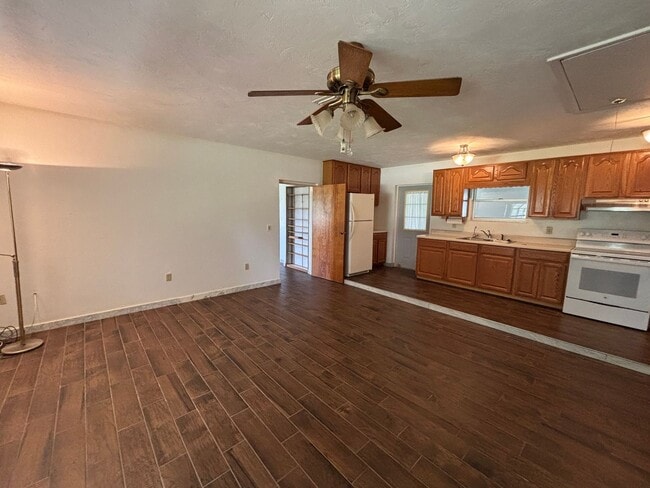 Building Photo - 6352 NE 86th Ave
