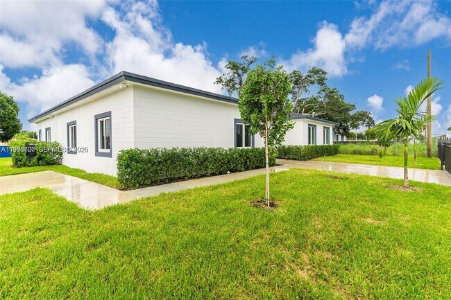Foto del edificio - 11870 SW 220th Terrace