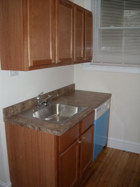 Foto del edificio - 2202 W Foster Ave