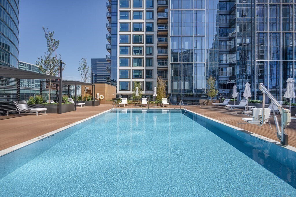 Primary Photo - 135 Seaport Blvd