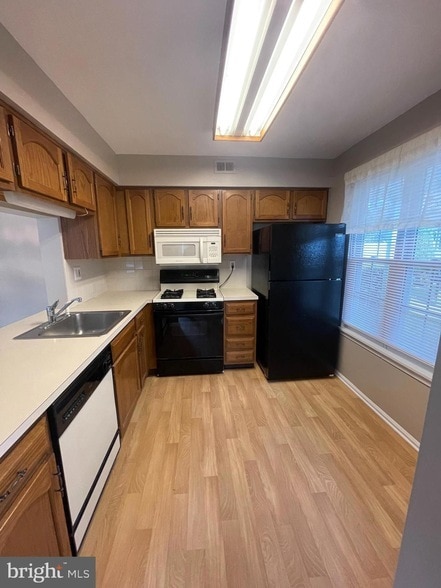 Foto del edificio - 5207A Adelaide Dr