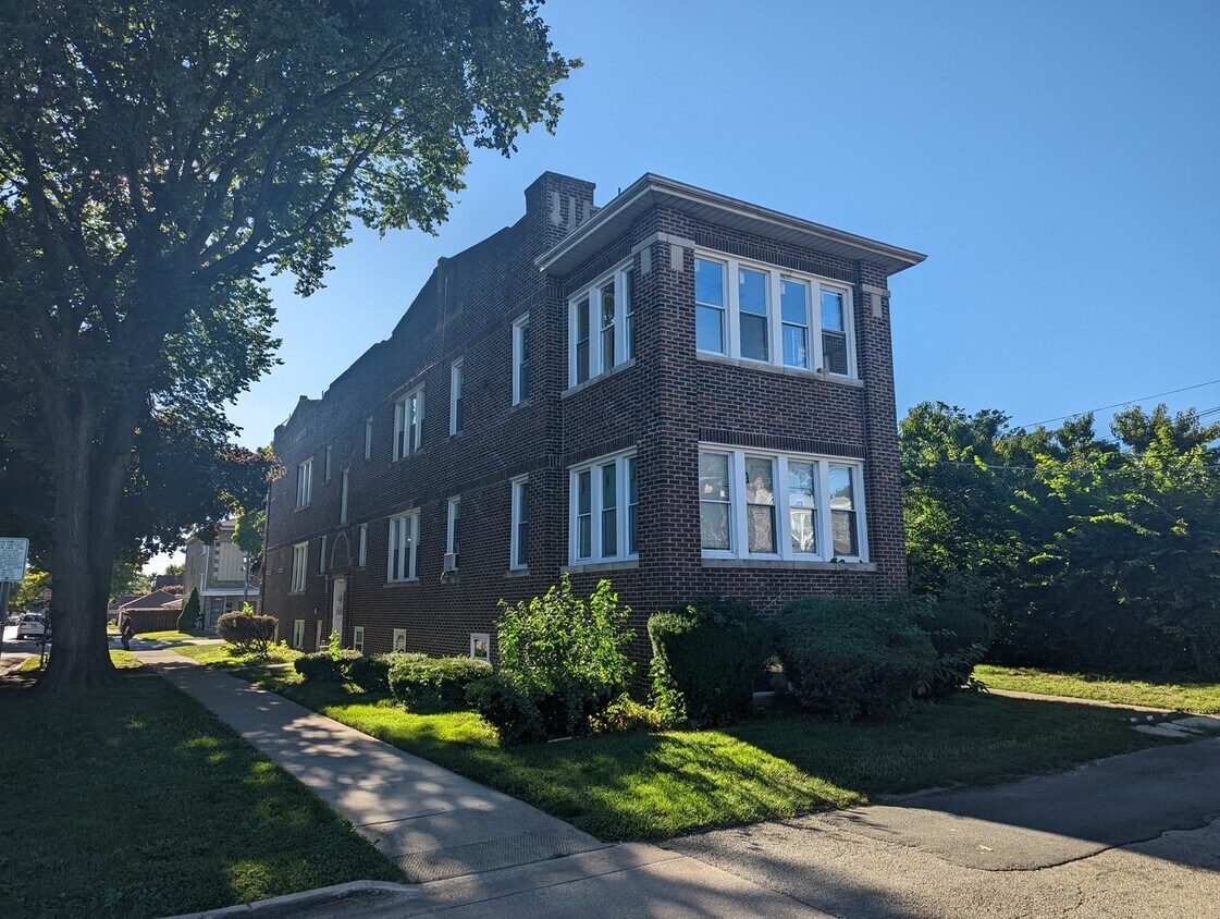 1647 Oak Park Ave Unit 3R, Berwyn, IL 60402 Condo for Rent in Berwyn