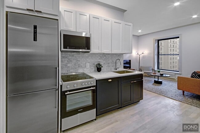 Building Photo - 250 W 91st St