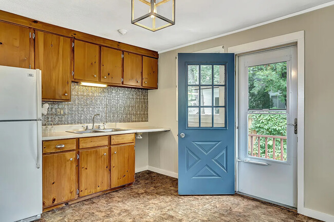 Kitchen and entryway 1 - 34 Boody St