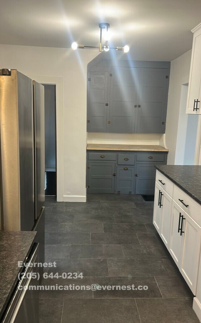 Foto del edificio - 3 Bed/1 Bath Home with In-Unit Laundry / Coming Soon!