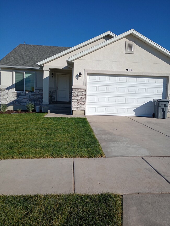 Building Photo - 1469 S Sageberry Dr