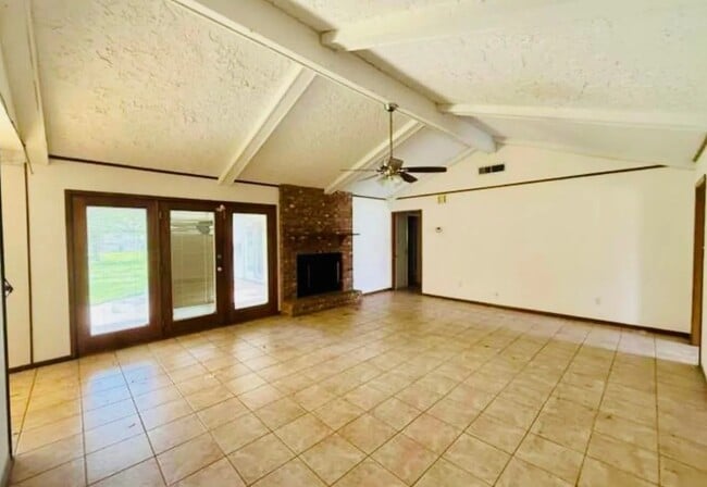 Building Photo - 1235 Elaine Dr