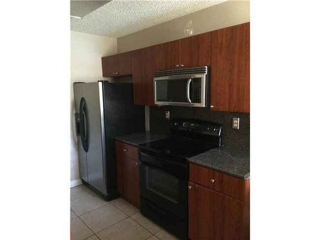 Building Photo - 545 W Park Dr