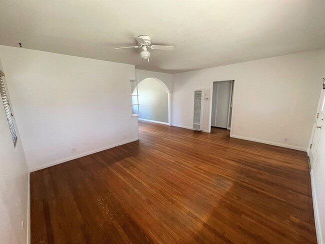 Building Photo - Midtown Ventura Bungalow