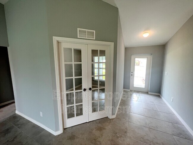 Building Photo - 2707 NE 7th Ave