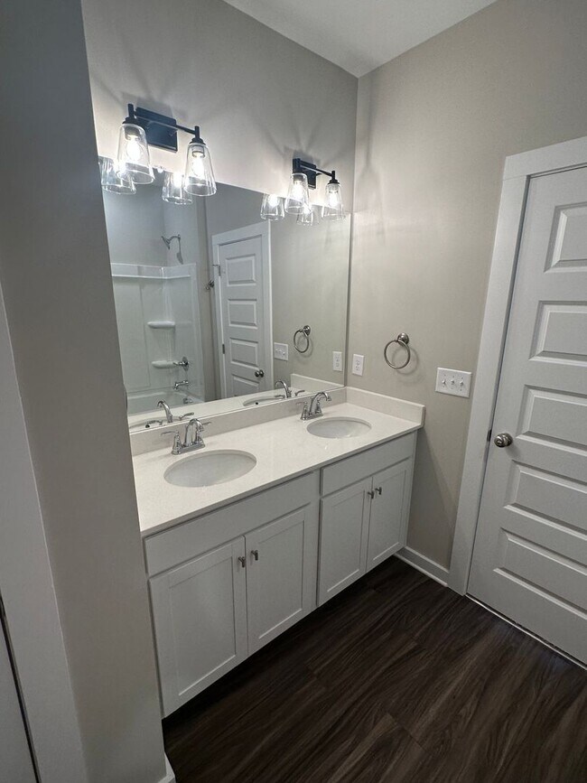 Foto del edificio - DEPOSIT PENDING! Home for Rent in Riversid...