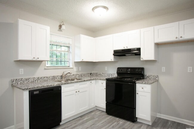 Building Photo - 31 Southmont Dr