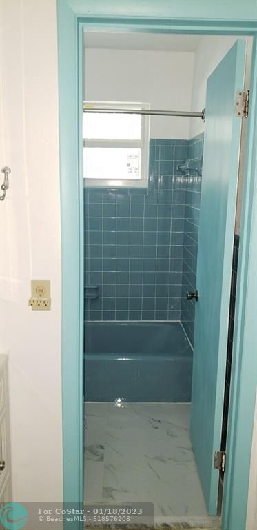 Foto del edificio - 525 NE 58th St