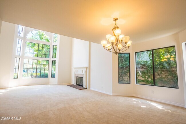 Building Photo - 5627 Middle Crest Dr