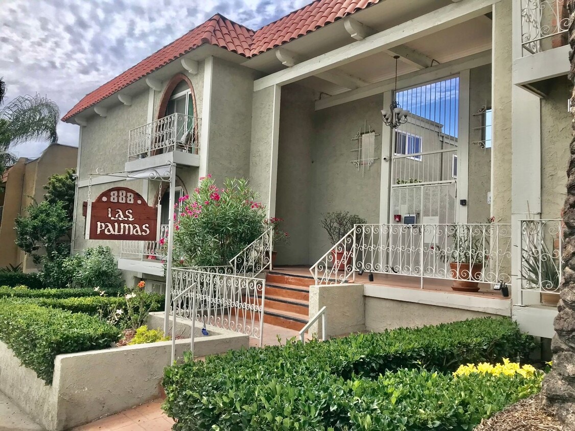BEAUTIFUL 2 STORY TOWNHOUSE STYLE WITH A/C, WASHER/DRYER, POOL, AND ONE PARKING SPACE - BEAUTIFUL 2 STORY TOWNHOUSE STYLE WITH A/C,  WASHER/DRYER, POOL, AND ONE PARKING SPACE