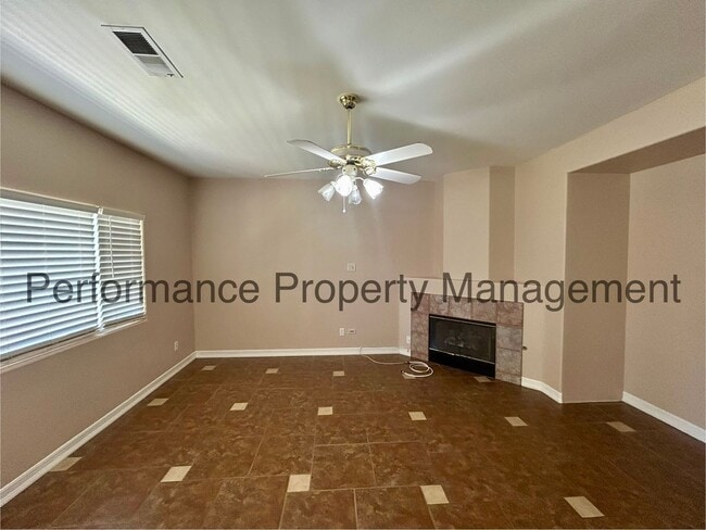 Building Photo - Charming 4 Bed/2 Bath NW Bakersfield Home ...