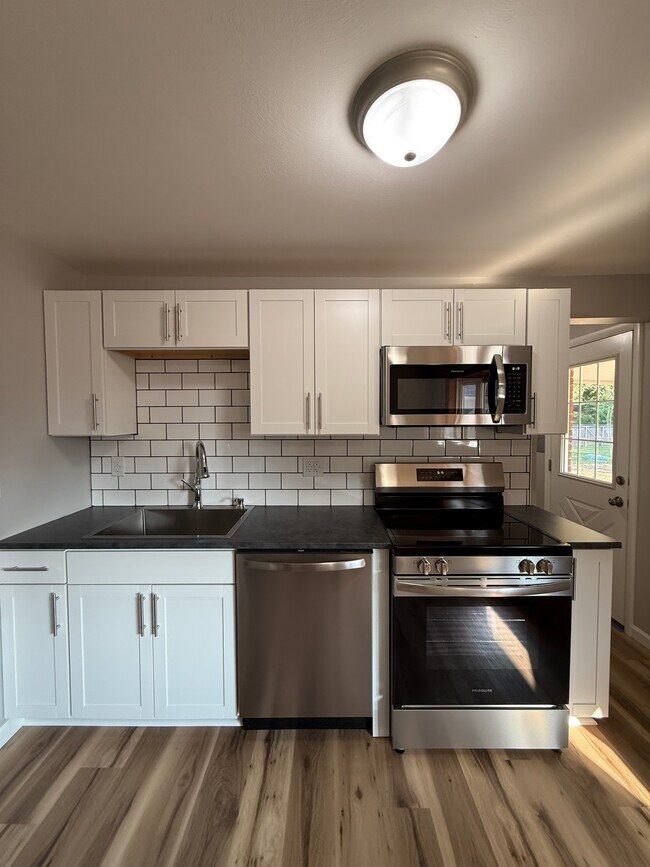 Foto del edificio - 8129 Wescott Ave