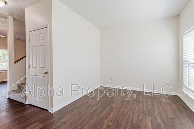 Foto del edificio - 109 Laurens Ct