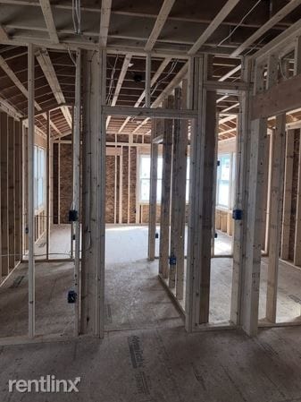 Building Photo - 5 br, 3 bath  - 33 Robbins Street #2