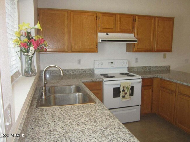 Building Photo - 2757 N Rugby Cir